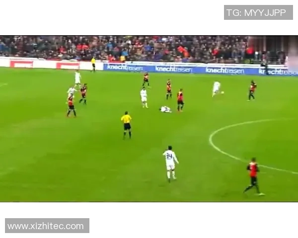 足球明星微信视频揭秘他们的训练生活与场外趣事，带你走进球场背后的真实世界