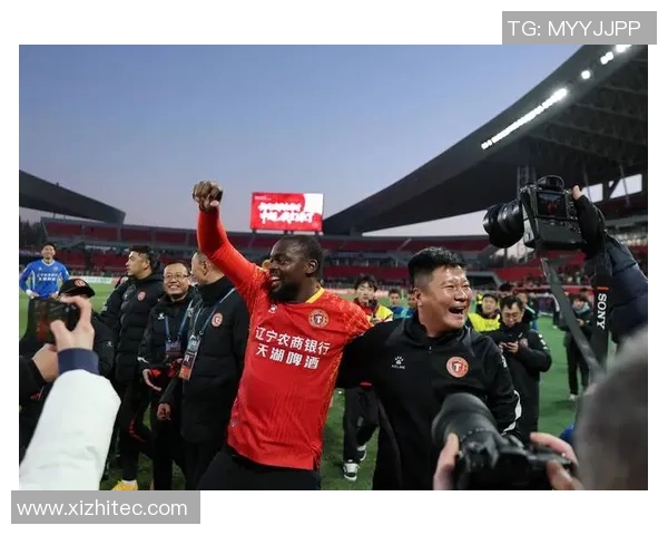 足球明星携手里奥共创辉煌时刻展现足球魅力与激情