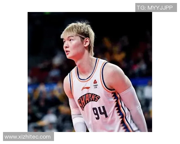 足球巨星亲临篮球队训练场景精彩瞬间全记录